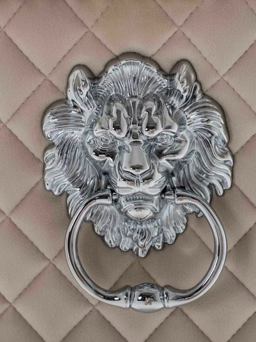 C-1253 – Chaise en velours crème